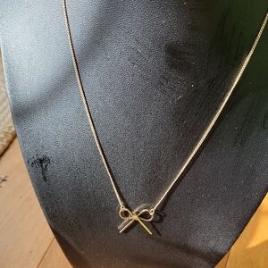 Chic Gold Bow Pendant Necklace